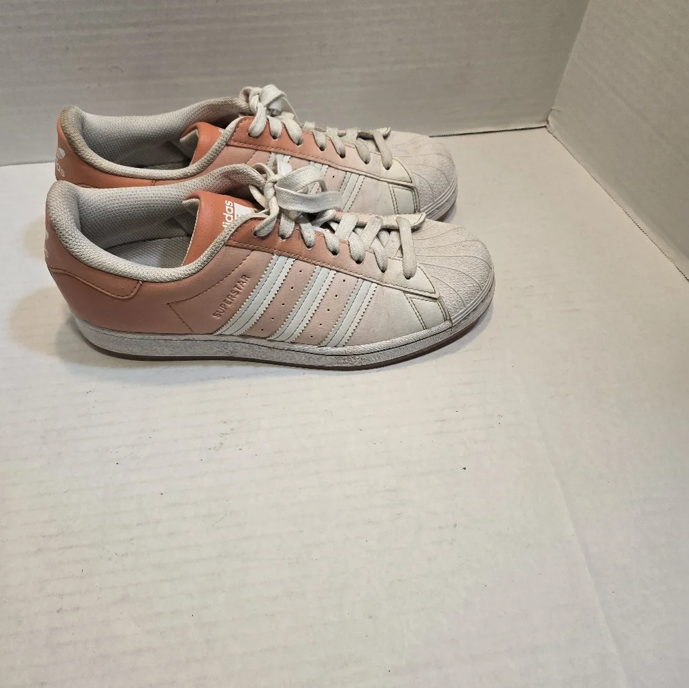 Women‎ athletic shoes